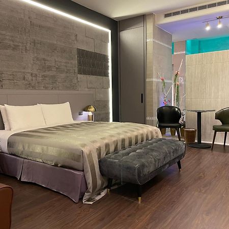 Purple Garden Motel Гаосюн Екстер'єр фото