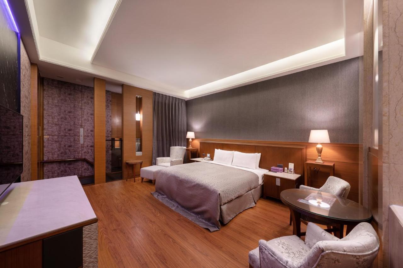 Purple Garden Motel Гаосюн Екстер'єр фото