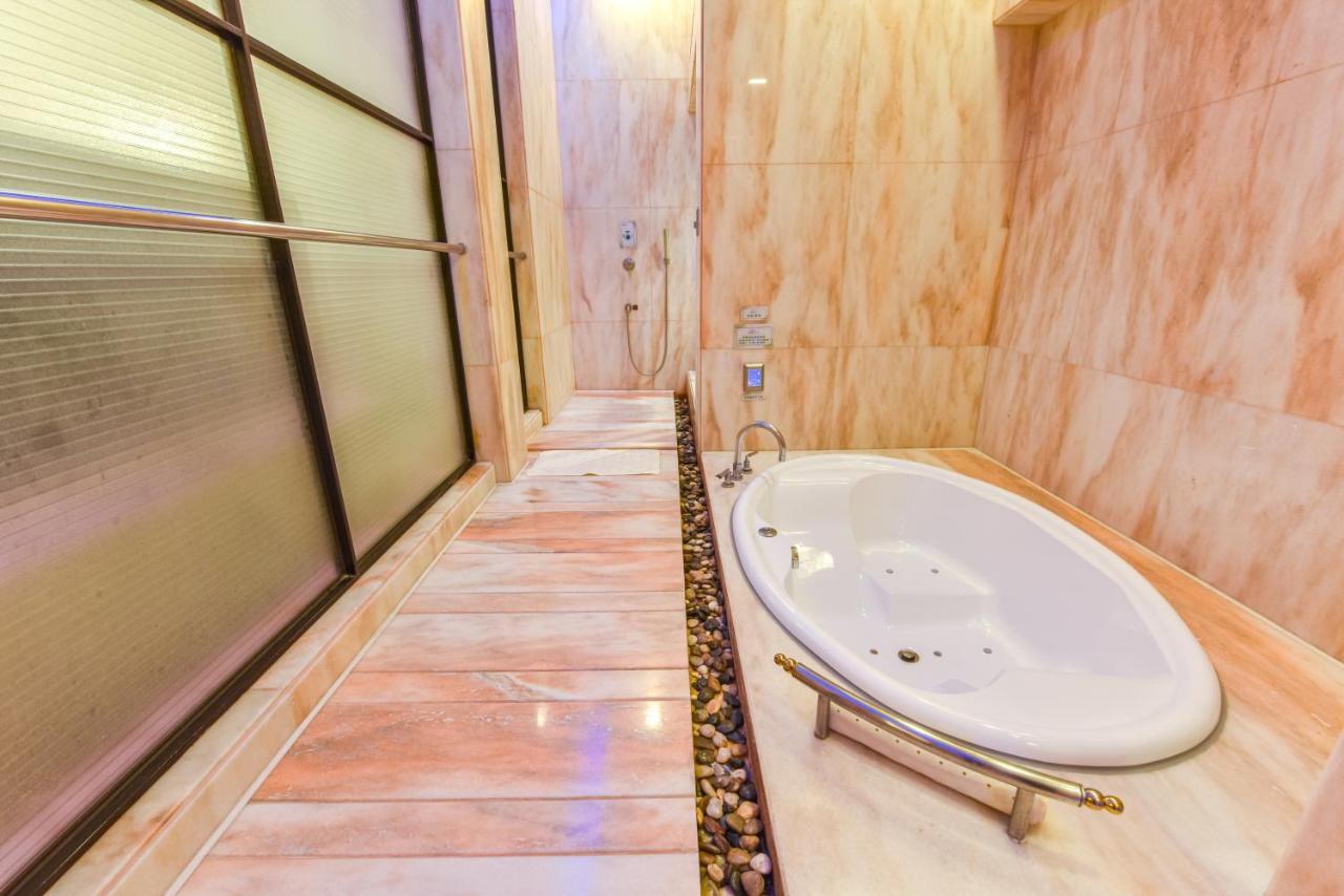 Purple Garden Motel Гаосюн Екстер'єр фото
