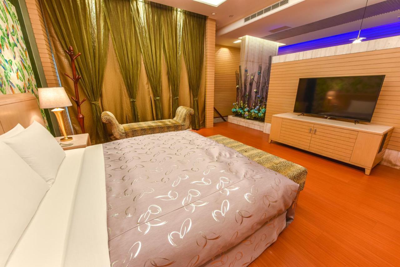 Purple Garden Motel Гаосюн Екстер'єр фото