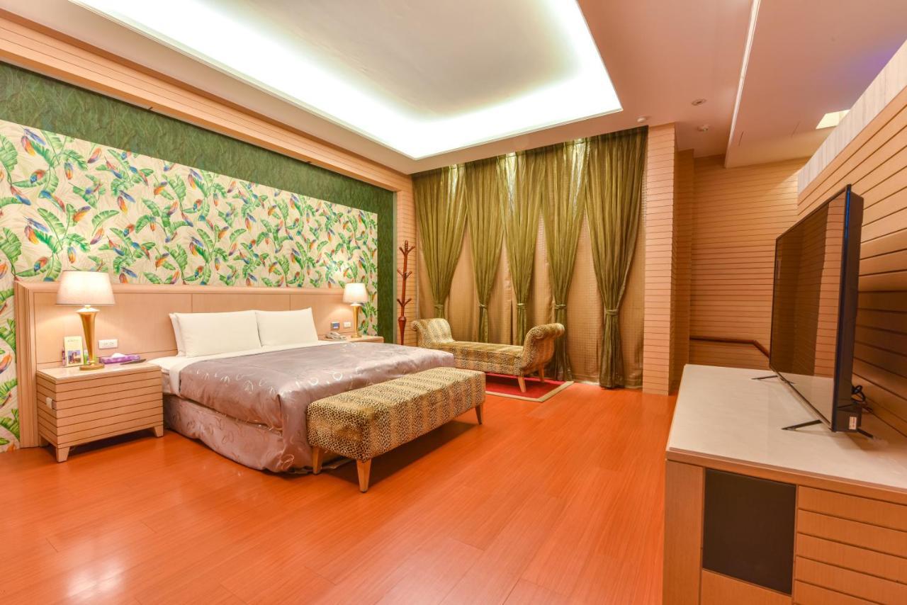 Purple Garden Motel Гаосюн Екстер'єр фото