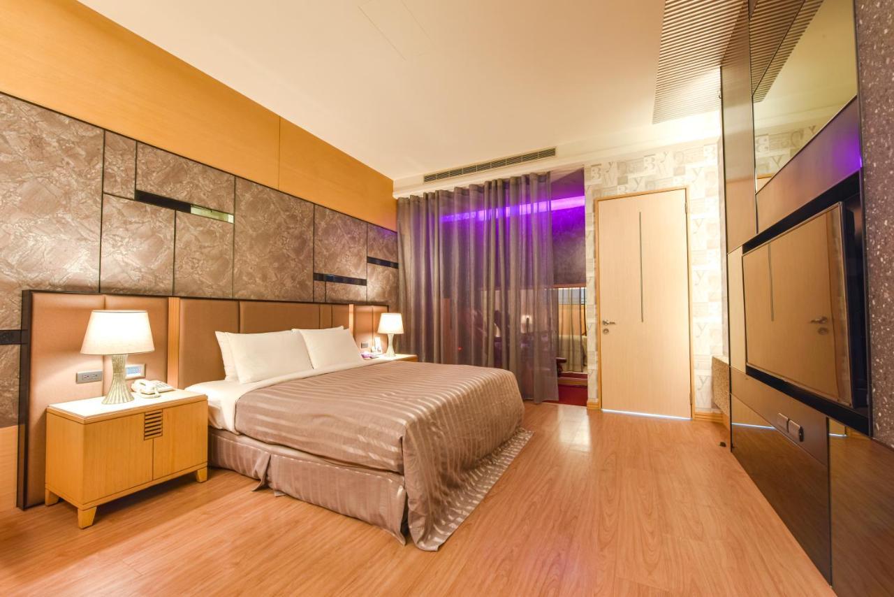 Purple Garden Motel Гаосюн Екстер'єр фото