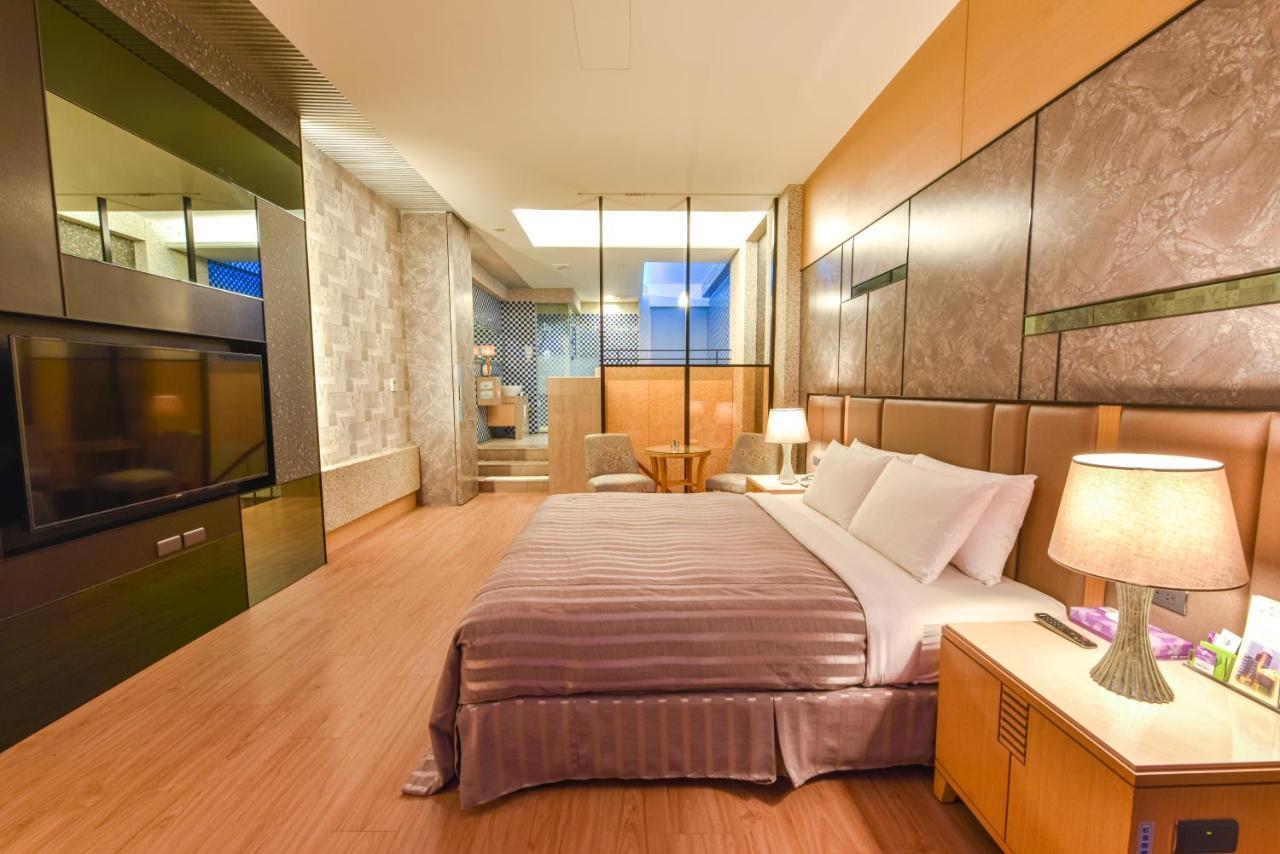 Purple Garden Motel Гаосюн Екстер'єр фото