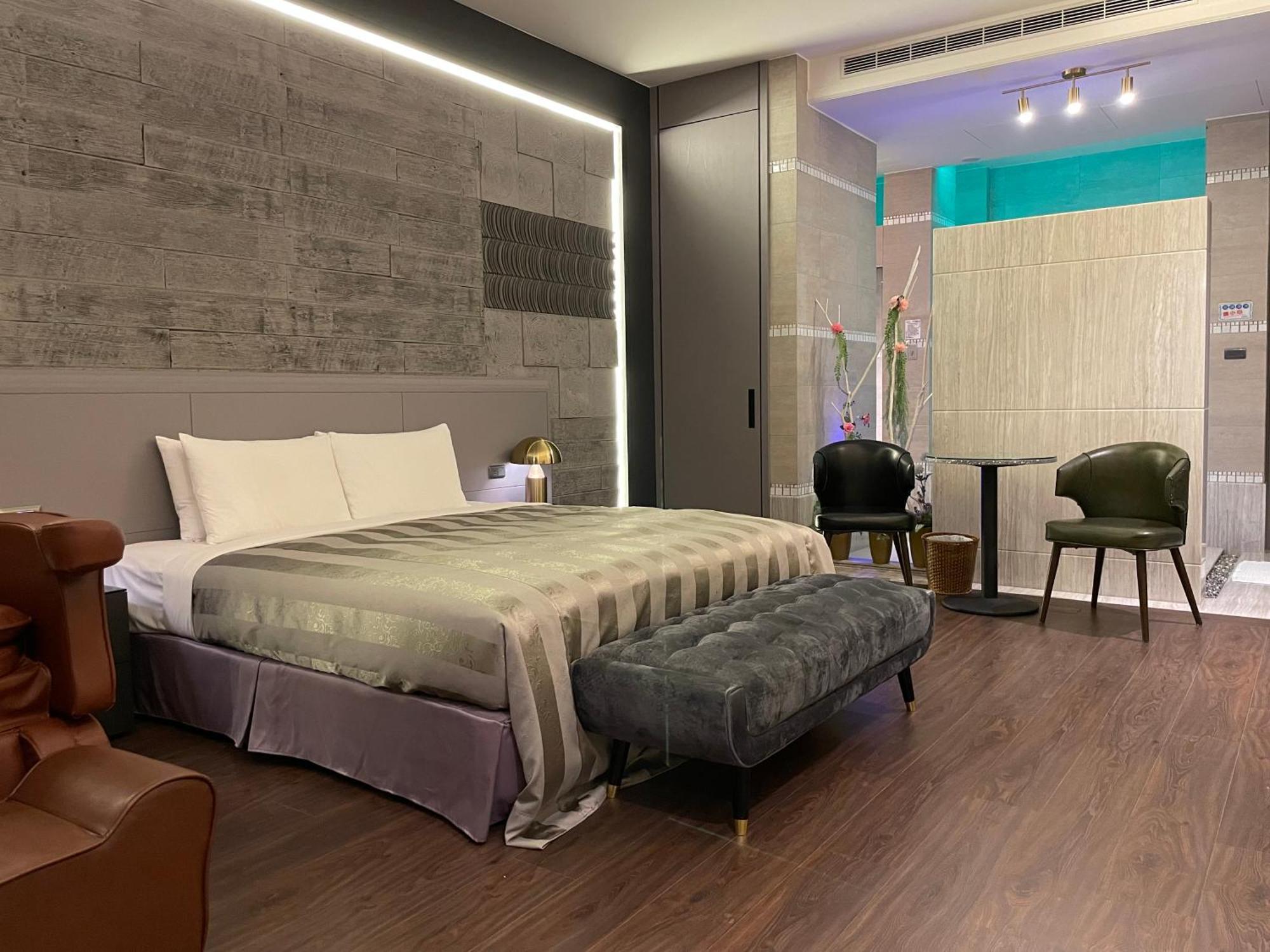 Purple Garden Motel Гаосюн Екстер'єр фото