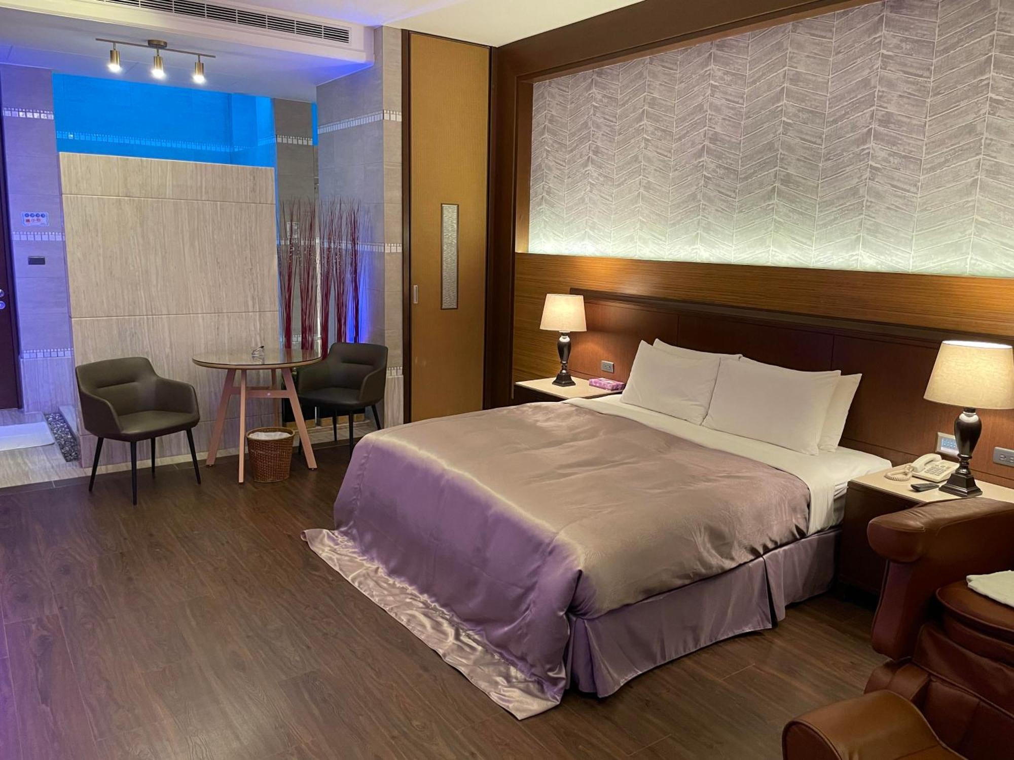 Purple Garden Motel Гаосюн Екстер'єр фото