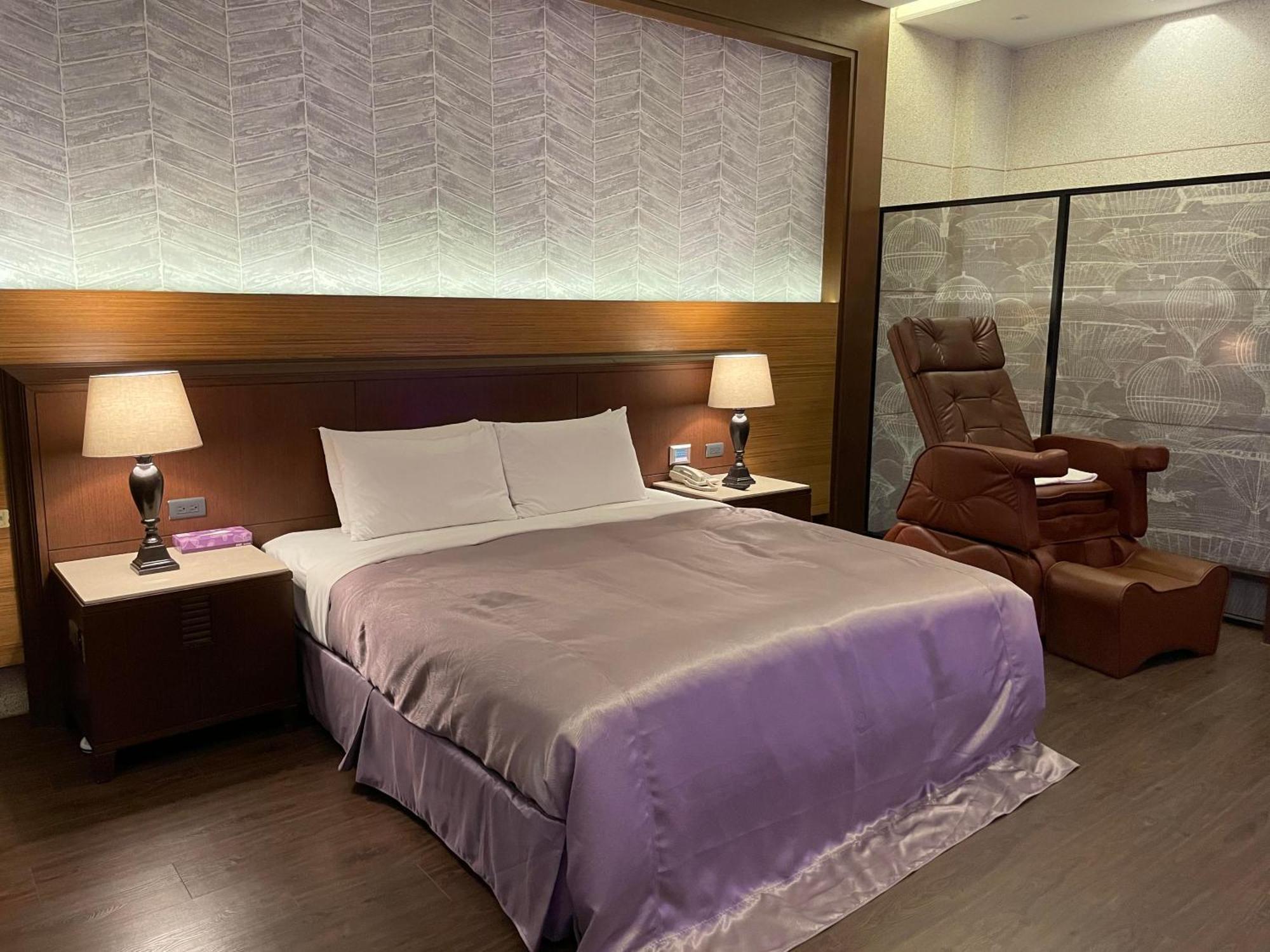 Purple Garden Motel Гаосюн Екстер'єр фото